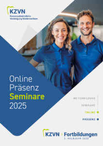 Zwei Personen in blauen Poloshirts stehen nebeneinander, Titel 'Online Präsenz Seminare 2025', Logo der Kassenzahnärztlichen Vereinigung Niedersachsen, Broschüre für Fortbildungen 2. Halbjahr 2025